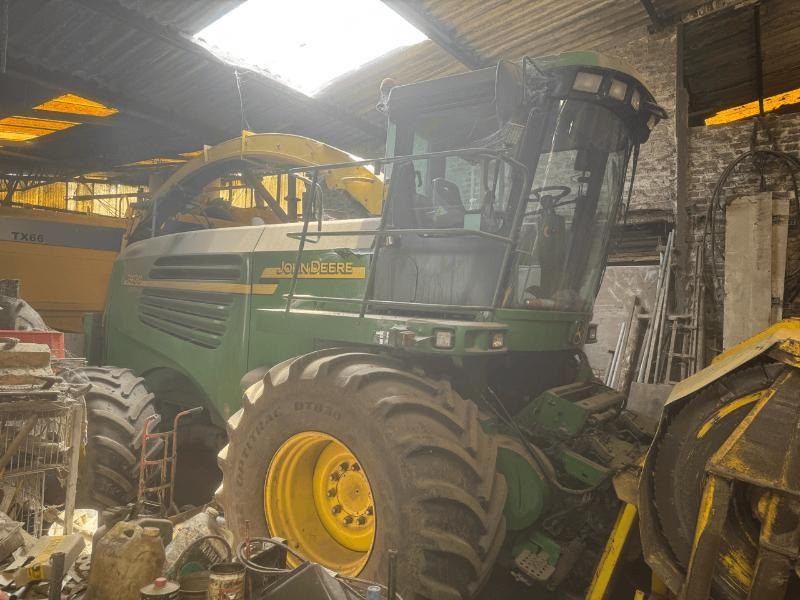 JOHN DEERE 7400 4RM - Ensileuse: photos 1 JOHN DEERE 7400 4RM - Ensileuse: photos 1