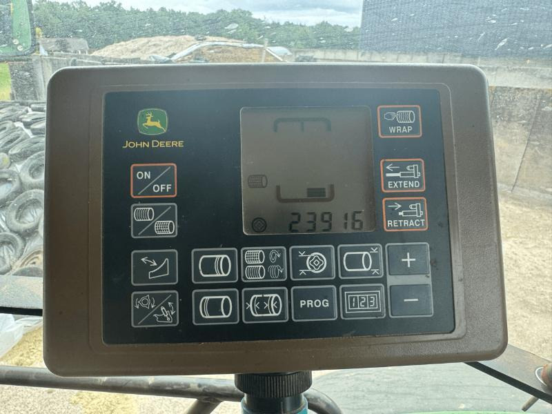 JOHN DEERE 864 - Presse à balles rondes: photos 4 JOHN DEERE 864 - Presse à balles rondes: photos 4