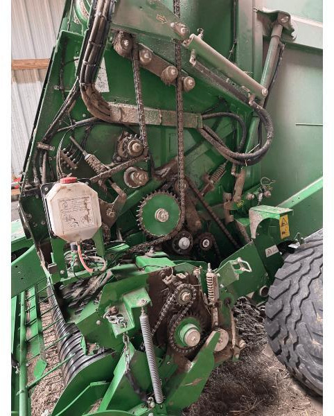 JOHN DEERE V461M - Presse à balles rondes: photos 3 JOHN DEERE V461M - Presse à balles rondes: photos 3