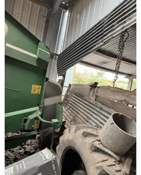 JOHN DEERE V461M - Presse à balles rondes: photos 5 JOHN DEERE V461M - Presse à balles rondes: photos 5