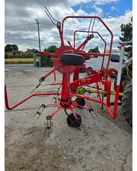 KVERNELAND 8046 - Faneuse: photos 2 KVERNELAND 8046 - Faneuse: photos 2