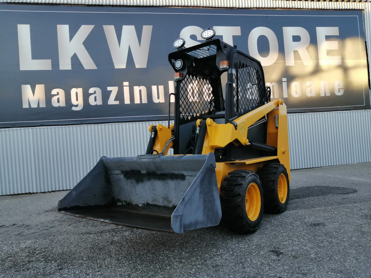 Bobcat Front Loader Ram Italia FM 120 – Hammer Installation - Mini chargeuse: photos 1 Bobcat Front Loader Ram Italia FM 120 – Hammer Installation - Mini chargeuse: photos 1