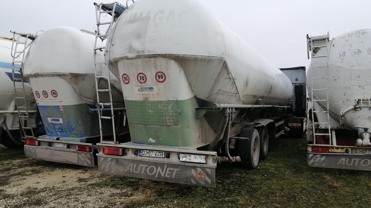 FELDBINDER Tank/Silo 57,000 l 4 Compartments for Powders/Feed/Water//Liquid Fertilizer/etc. - Citerne pulvérulente: photos 1 FELDBINDER Tank/Silo 57,000 l 4 Compartments for Powders/Feed/Water//Liquid Fertilizer/etc. - Citerne pulvérulente: photos 1