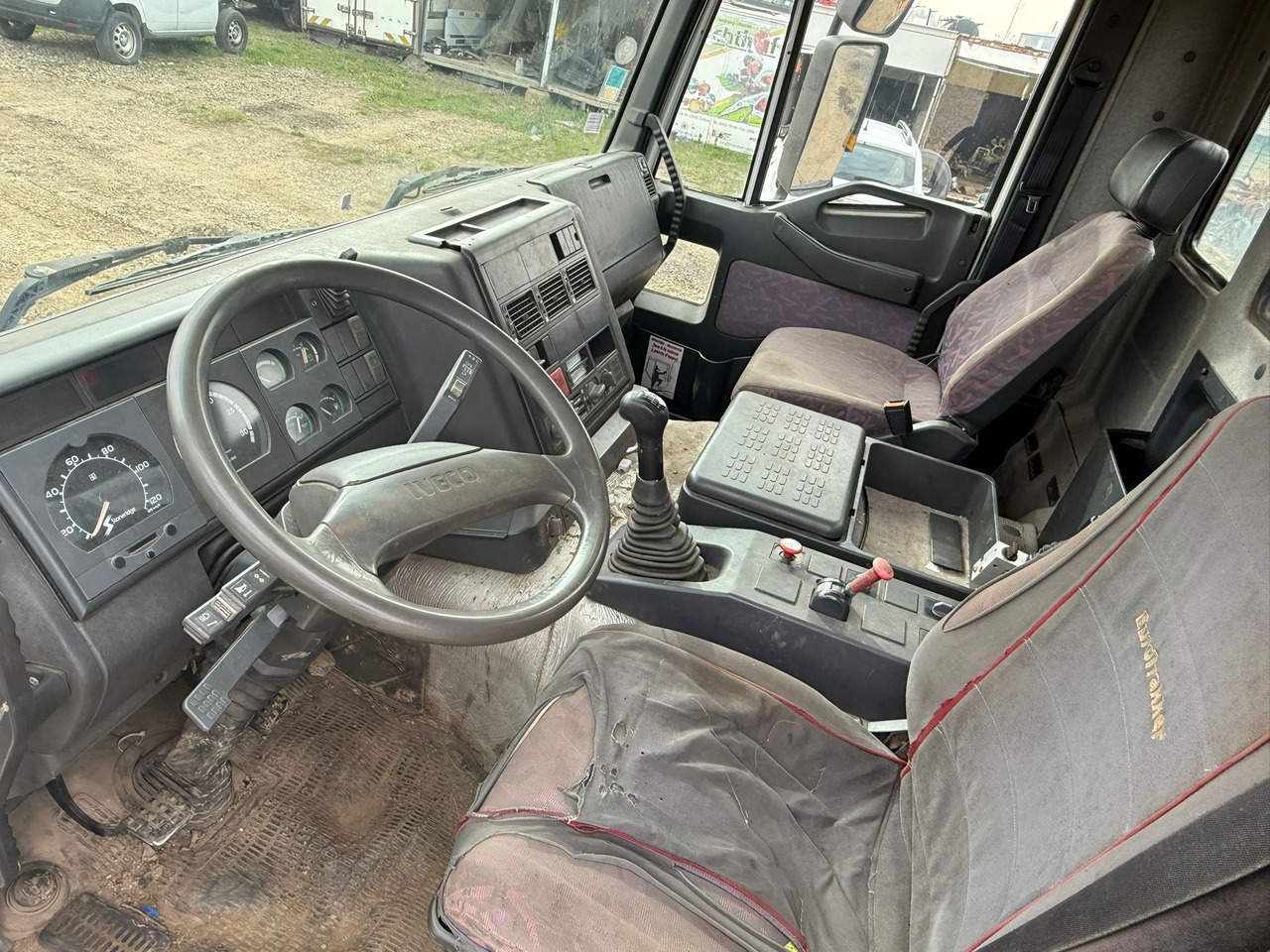 Camion benne IVECO EUROTRAKKER TIPPER: photos 8