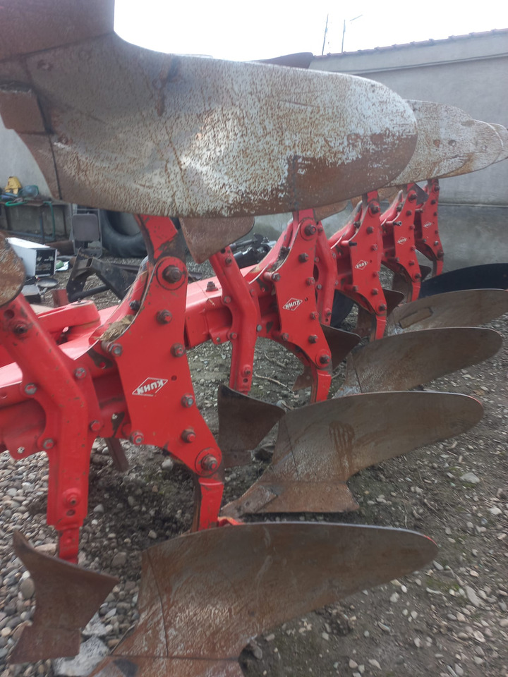 KUHN MM 151.5E.T Plow - Charrue: photos 3 KUHN MM 151.5E.T Plow - Charrue: photos 3