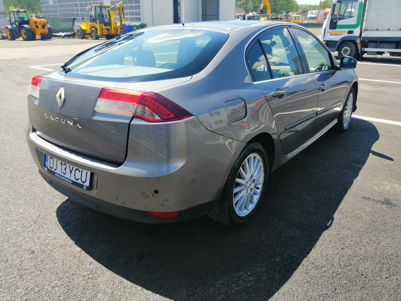 RENAULT LAGUNA 3 HATCHBACK - Voiture: photos 4 RENAULT LAGUNA 3 HATCHBACK - Voiture: photos 4
