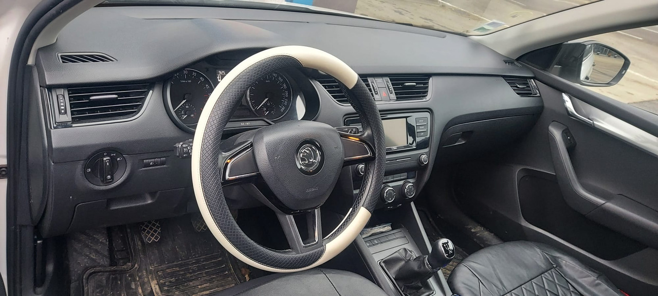 SKODA OCTAVIA - Berline: photos 2 SKODA OCTAVIA - Berline: photos 2