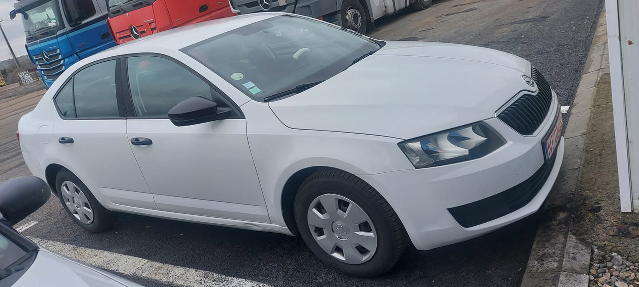 SKODA OCTAVIA - Berline: photos 1 SKODA OCTAVIA - Berline: photos 1