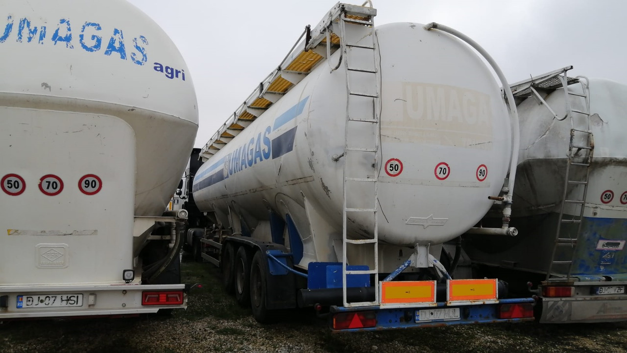 SPITZER Tank/Silo 57,000 l 4 Compartments for Powders/Feed/Water//Liquid Fertilizer/etc. - Citerne pulvérulente: photos 2 SPITZER Tank/Silo 57,000 l 4 Compartments for Powders/Feed/Water//Liquid Fertilizer/etc. - Citerne pulvérulente: photos 2