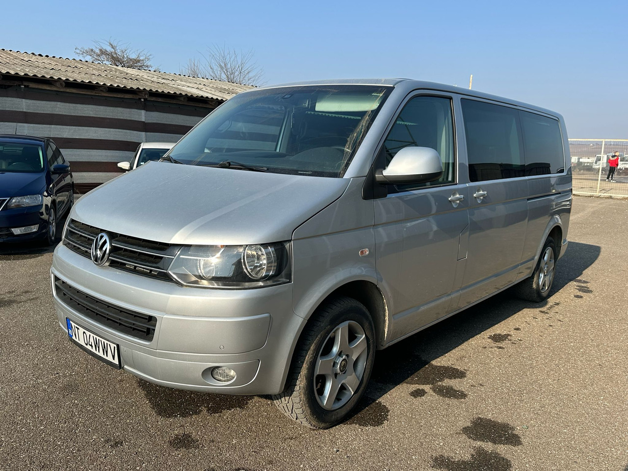 VOLKSWAGEN MULTIVAN - Minibus, Transport de personnes: photos 1 VOLKSWAGEN MULTIVAN - Minibus, Transport de personnes: photos 1