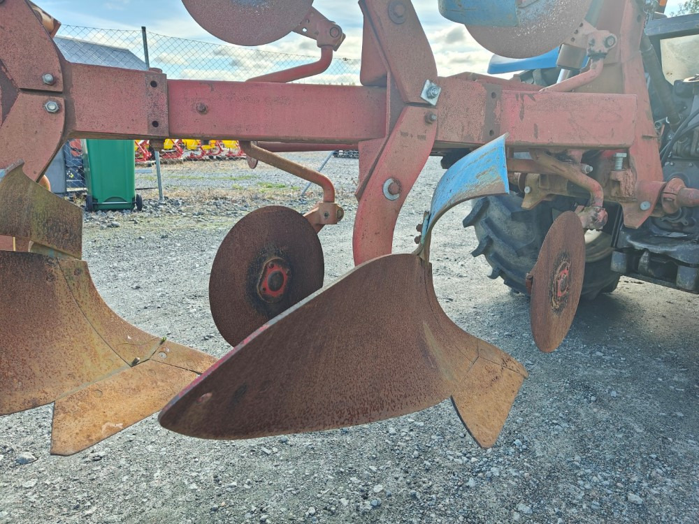 Charrue Agrolux RSD397FK kääntöaura 3-siipinen kuorimet ja kiekkoleikkurit, katso video!: photos 15 Charrue Agrolux RSD397FK kääntöaura 3-siipinen kuorimet ja kiekkoleikkurit, katso video!: photos 15