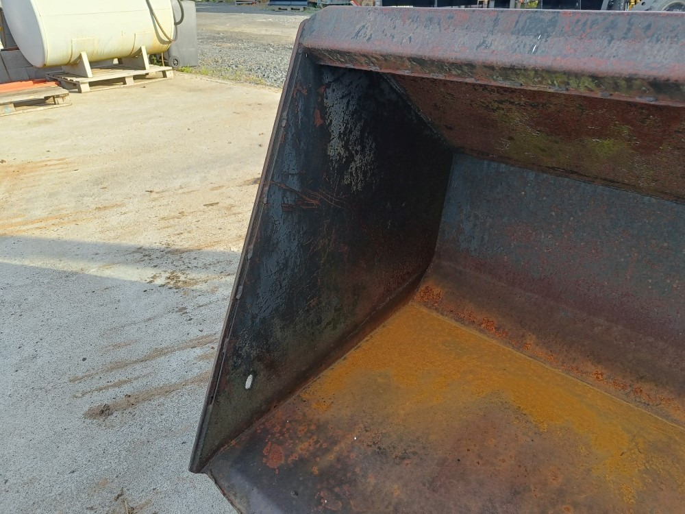 Etukuormaajan kauha 220cm - Godet pour chargeur pour Machine agricole: photos 5 Etukuormaajan kauha 220cm - Godet pour chargeur pour Machine agricole: photos 5