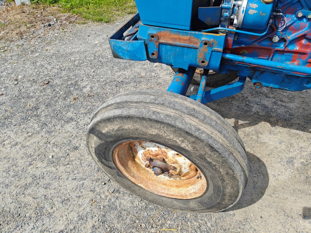 Tracteur agricole FORD 5000 traktori alkuperäiskuntoinen, Hara hytillä ja paljon hydrauliikkaa, katso video!: photos 7