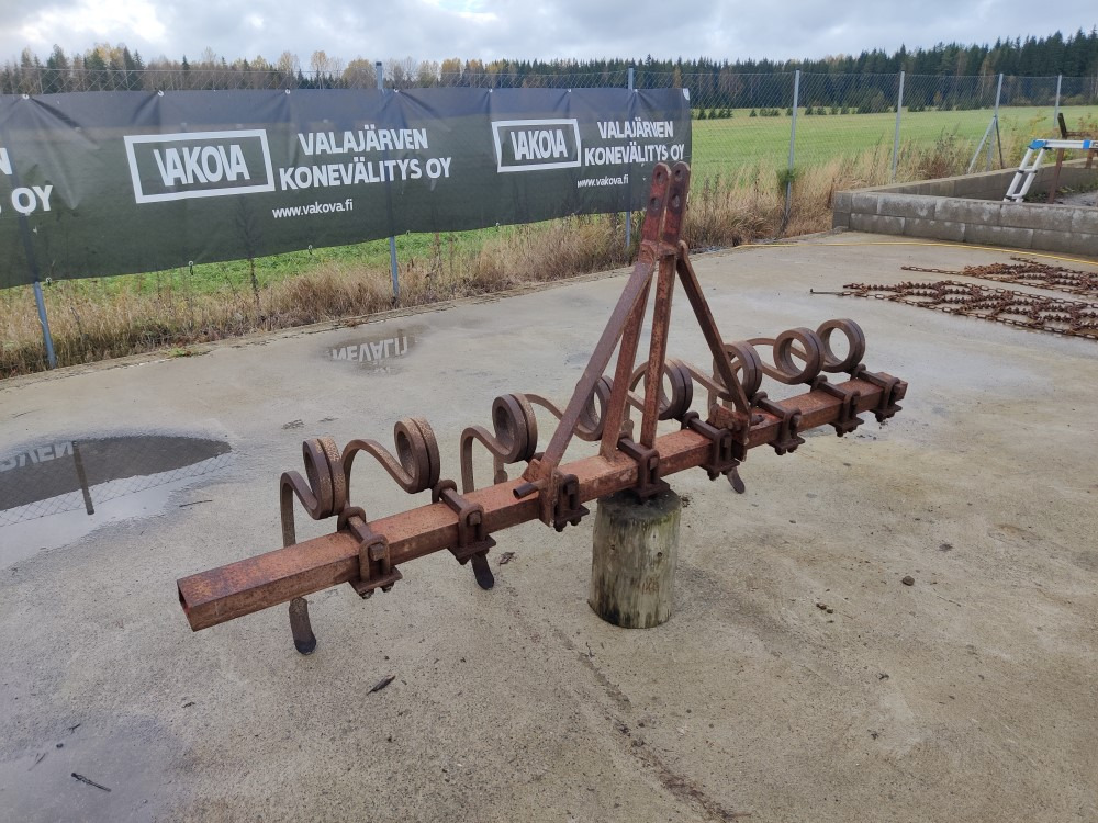 Kultivaattori Muko 8-piikkinen Työleveys 200cm, pienempään traktoriin - Bineuse: photos 1 Kultivaattori Muko 8-piikkinen Työleveys 200cm, pienempään traktoriin - Bineuse: photos 1