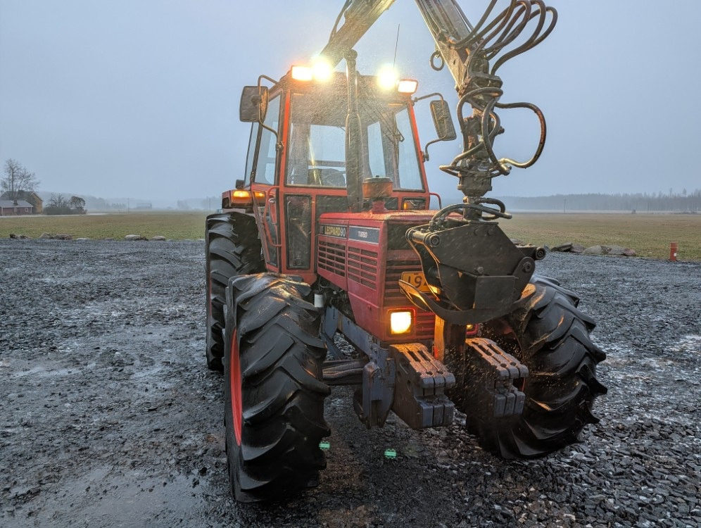 SAME Leopard 90 Turbo metsäkuormaajalla - Machine agricole: photos 5 SAME Leopard 90 Turbo metsäkuormaajalla - Machine agricole: photos 5