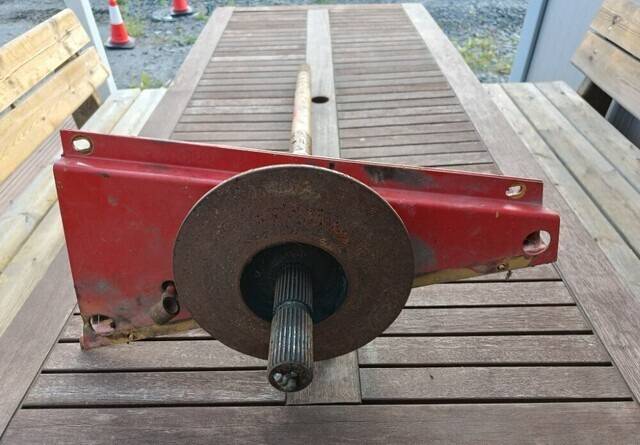 Massey Ferguson 16 pääakseli puimuriin - Pièces de rechange pour Moissonneuse-batteuse: photos 2 Massey Ferguson 16 pääakseli puimuriin - Pièces de rechange pour Moissonneuse-batteuse: photos 2