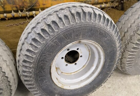 Rengassarja 15.0/70-18 - Pneu pour Machine agricole: photos 4 Rengassarja 15.0/70-18 - Pneu pour Machine agricole: photos 4