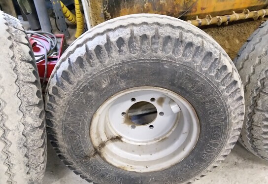 Rengassarja 15.0/70-18 - Pneu pour Machine agricole: photos 3 Rengassarja 15.0/70-18 - Pneu pour Machine agricole: photos 3