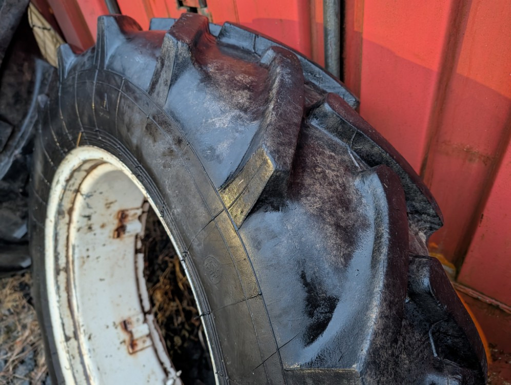 Renkaat 12.4R28 vannekehillä - Pneu: photos 3 Renkaat 12.4R28 vannekehillä - Pneu: photos 3