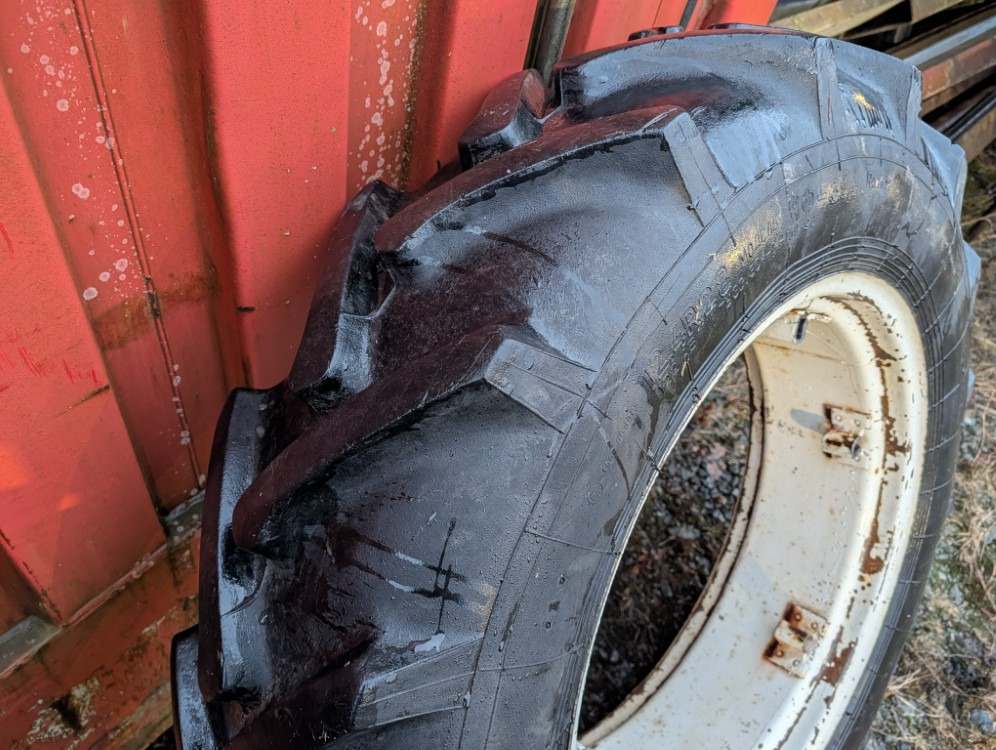 Renkaat 12.4R28 vannekehillä - Pneu: photos 5 Renkaat 12.4R28 vannekehillä - Pneu: photos 5