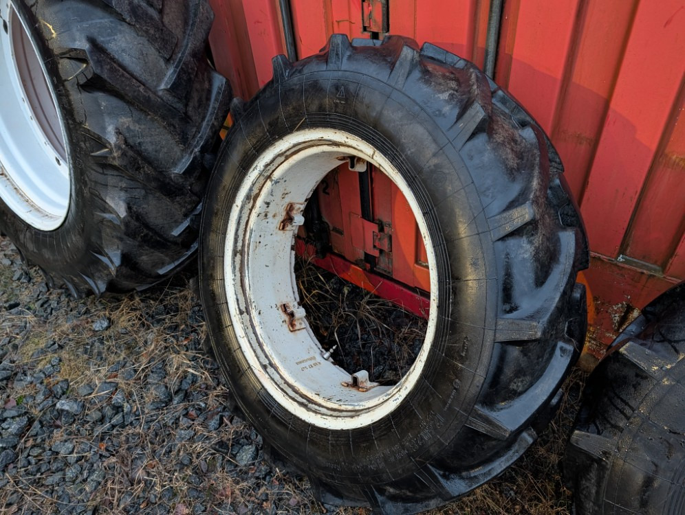 Renkaat 12.4R28 vannekehillä - Pneu: photos 2 Renkaat 12.4R28 vannekehillä - Pneu: photos 2