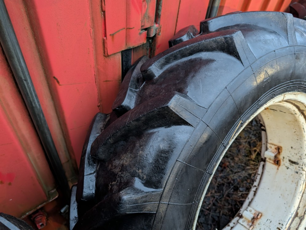 Renkaat 12.4R28 vannekehillä - Pneu: photos 4 Renkaat 12.4R28 vannekehillä - Pneu: photos 4