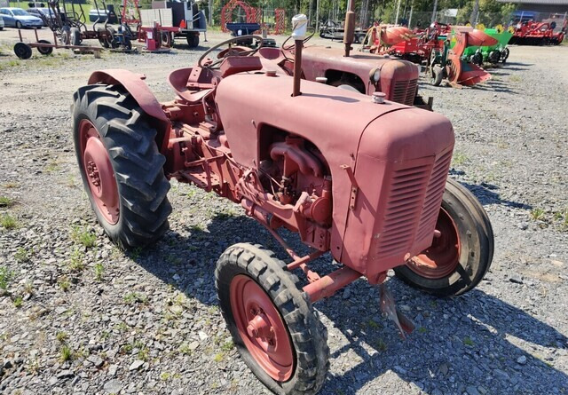 Takra traktoreita 2kpl ja varamoottori - Tracteur agricole: photos 5 Takra traktoreita 2kpl ja varamoottori - Tracteur agricole: photos 5
