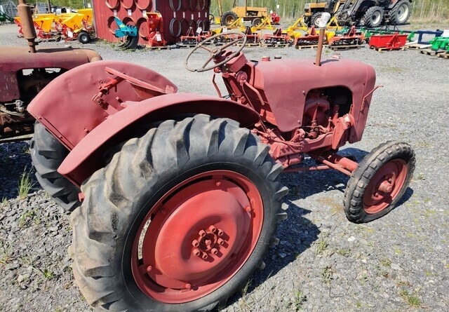 Takra traktoreita 2kpl ja varamoottori - Tracteur agricole: photos 4 Takra traktoreita 2kpl ja varamoottori - Tracteur agricole: photos 4