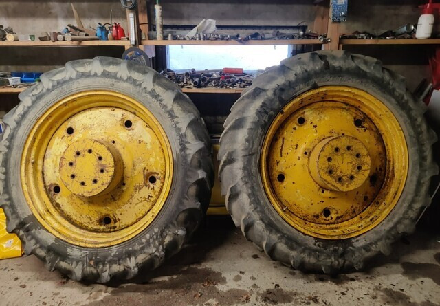 Traktorin renkaat 13.6/12x38 vanteilla - Pneu pour Tracteur agricole: photos 1 Traktorin renkaat 13.6/12x38 vanteilla - Pneu pour Tracteur agricole: photos 1