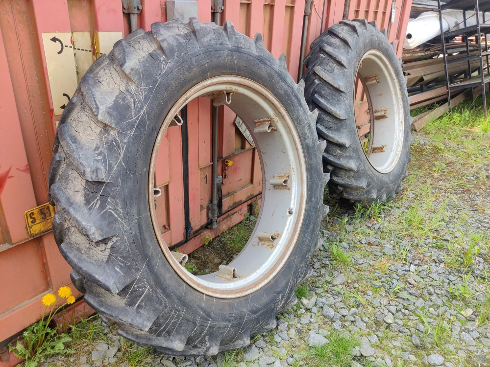 Traktorin renkaat 13.6x36 vannekehillä - Pneu pour Tracteur agricole: photos 2 Traktorin renkaat 13.6x36 vannekehillä - Pneu pour Tracteur agricole: photos 2