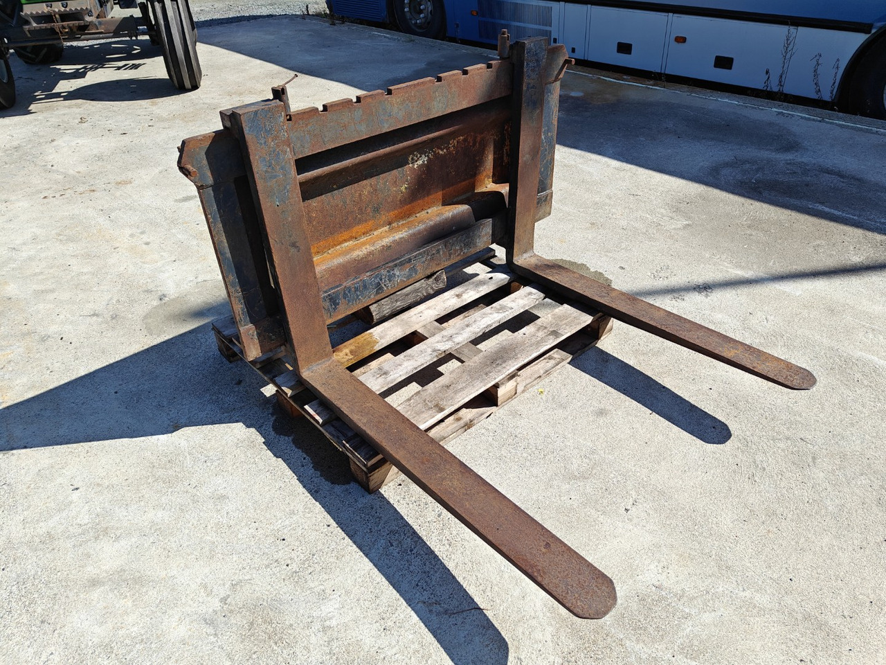 Trukkipiikit Vila-kiinnike - Fourches: photos 1 Trukkipiikit Vila-kiinnike - Fourches: photos 1