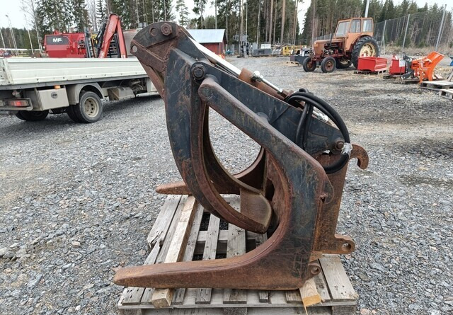 Tukkikoura järeä, CAT kurottajan sovitteella - Grappin pour Machine agricole: photos 1 Tukkikoura järeä, CAT kurottajan sovitteella - Grappin pour Machine agricole: photos 1