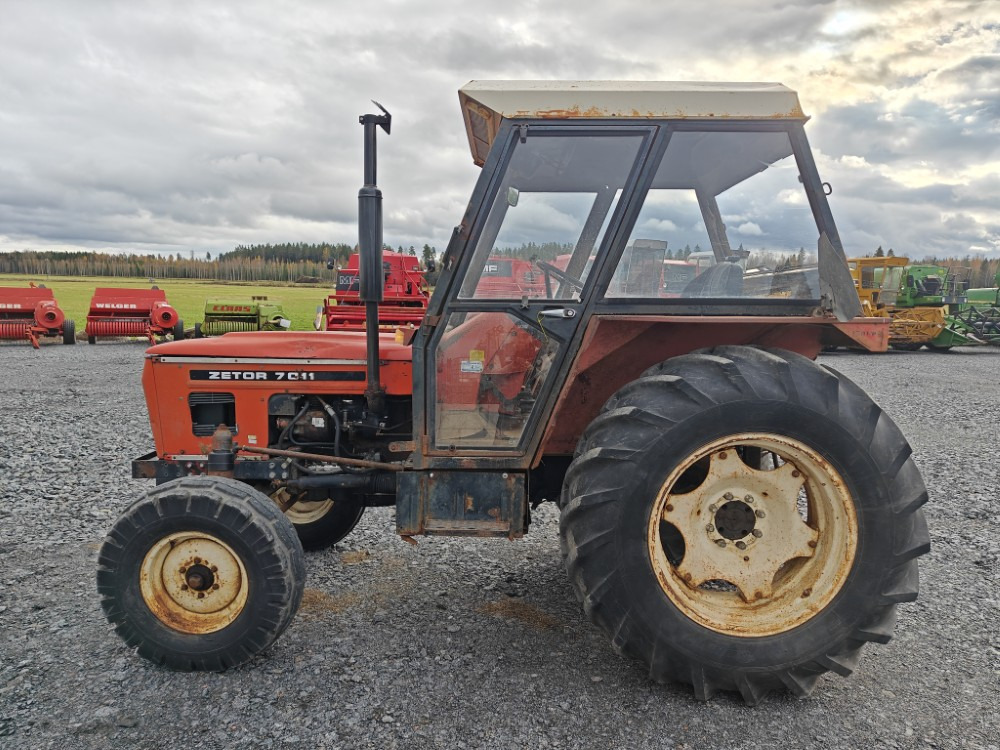 ZETOR 7011 - Tracteur agricole: photos 2 ZETOR 7011 - Tracteur agricole: photos 2
