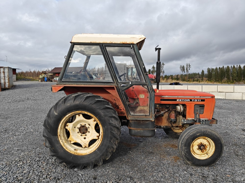 ZETOR 7011 - Tracteur agricole: photos 4 ZETOR 7011 - Tracteur agricole: photos 4