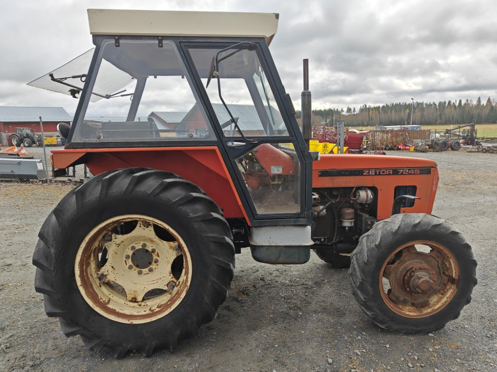ZETOR 7245 - 4WD - Tracteur agricole: photos 4 ZETOR 7245 - 4WD - Tracteur agricole: photos 4