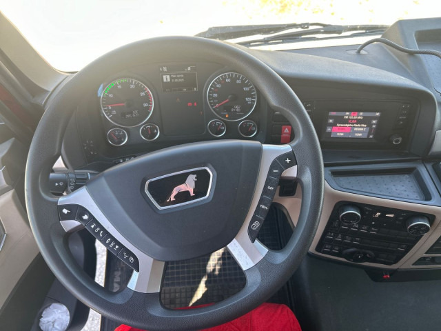 MAN TGX 26.470 6X2-4 BL tandem - Camion à rideaux coulissants: photos 4 MAN TGX 26.470 6X2-4 BL tandem - Camion à rideaux coulissants: photos 4