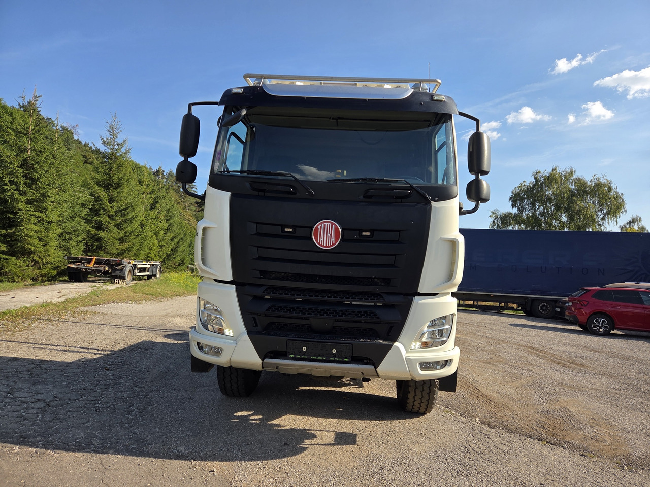 TATRA T158 - 510 PS 8P6R33 PHOENIX 6x6 - Camion grumier: photos 2 TATRA T158 - 510 PS 8P6R33 PHOENIX 6x6 - Camion grumier: photos 2