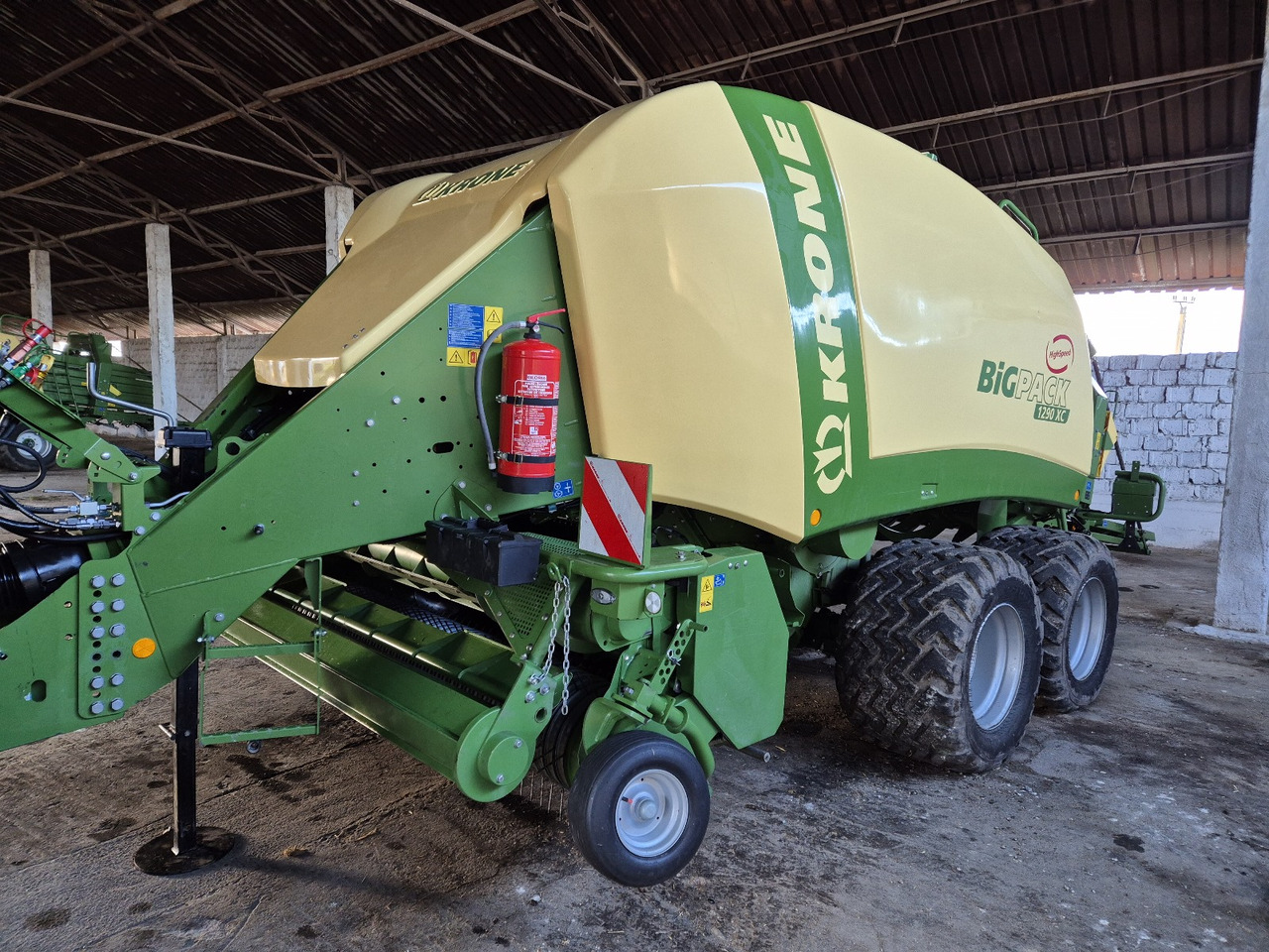 Krone Big Pack 1290 XC - Presse à balles cubiques: photos 1 Krone Big Pack 1290 XC - Presse à balles cubiques: photos 1
