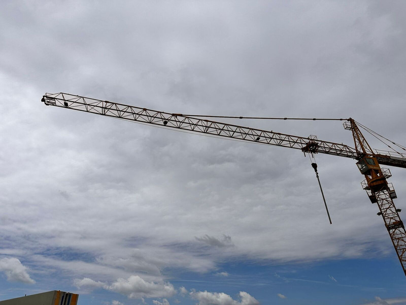 Liebherr 140EC-H10, 1993yom, 40jib, 23,5m huh - Grue à tour: photos 2 Liebherr 140EC-H10, 1993yom, 40jib, 23,5m huh - Grue à tour: photos 2