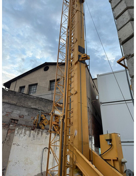 Liebherr 32K perfect, ready to load - Grue à tour: photos 1 Liebherr 32K perfect, ready to load - Grue à tour: photos 1