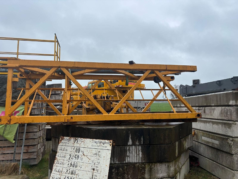 Liebherr 90LD tower sections - Grue à tour: photos 1 Liebherr 90LD tower sections - Grue à tour: photos 1