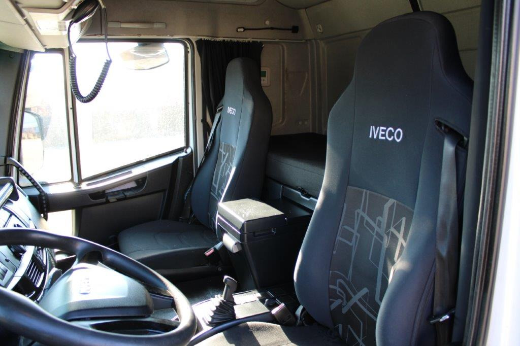 Iveco Eurocargo 120E250 - Camion à rideaux coulissants: photos 5 Iveco Eurocargo 120E250 - Camion à rideaux coulissants: photos 5