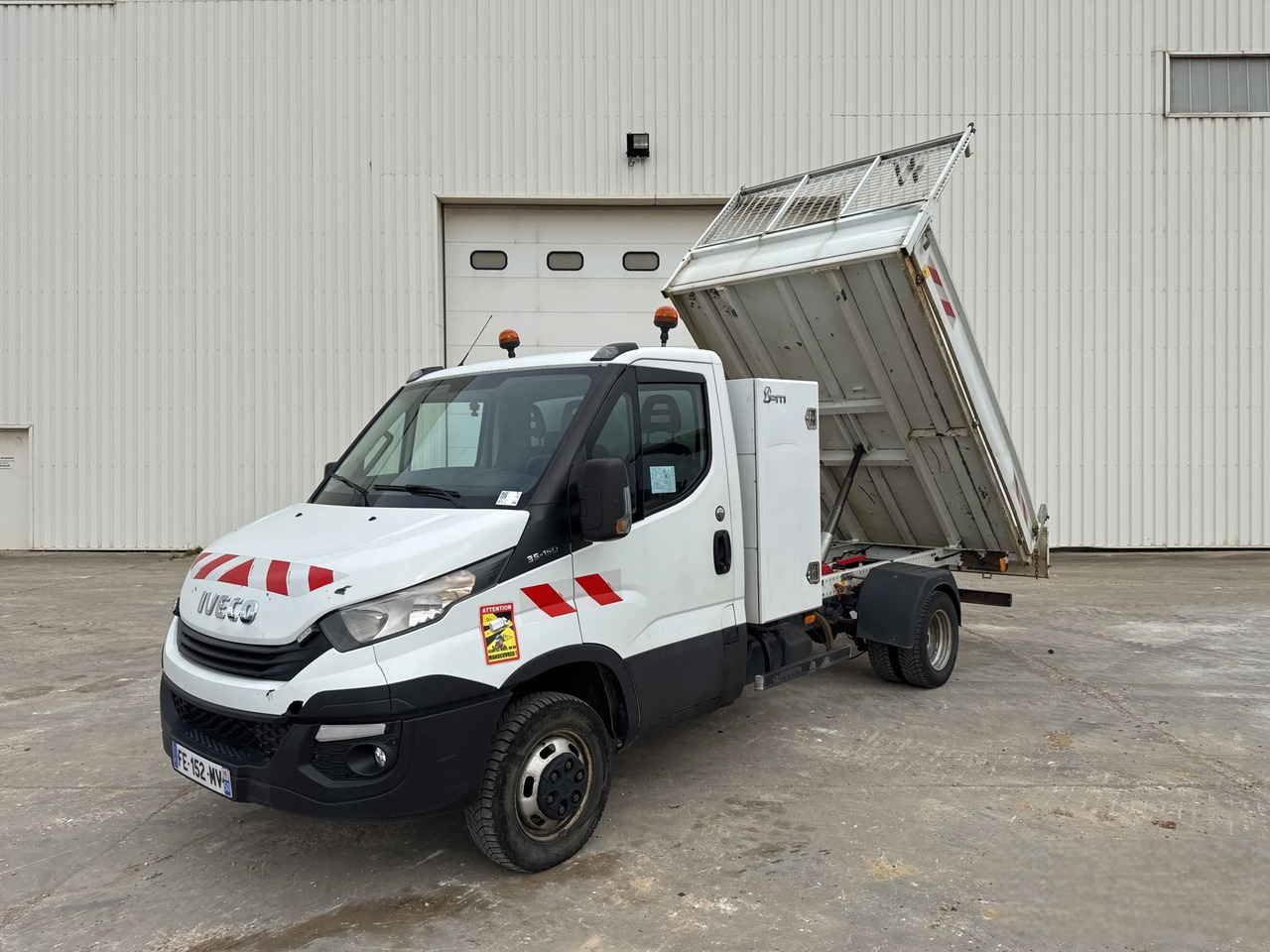 IVECO DAILY 35-150 - Utilitaire benne: photos 2 IVECO DAILY 35-150 - Utilitaire benne: photos 2