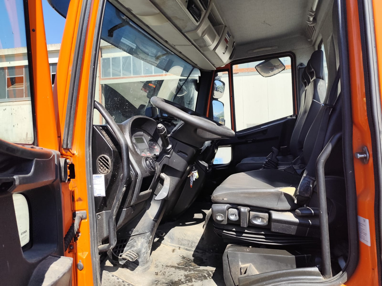 IVECO EUROCARGO 120-190L - Châssis cabine: photos 2 IVECO EUROCARGO 120-190L - Châssis cabine: photos 2