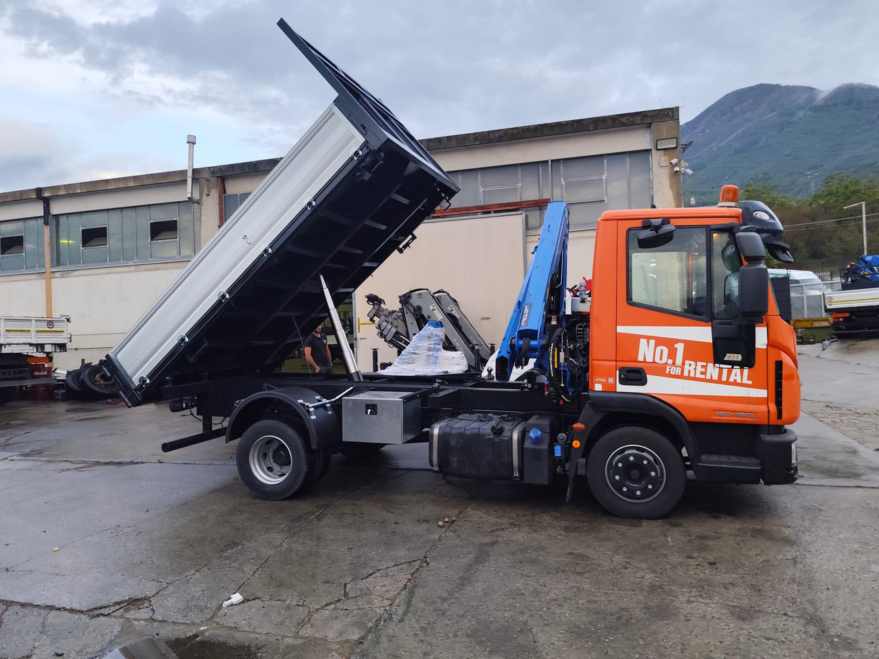 IVECO EUROCARGO 120-90L - Camion grue, Camion benne: photos 5 IVECO EUROCARGO 120-90L - Camion grue, Camion benne: photos 5