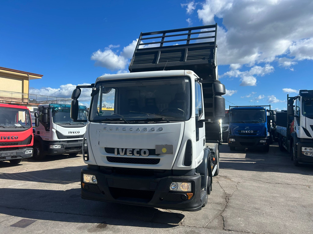 IVECO EUROCARGO 120E25 - Camion benne: photos 5 IVECO EUROCARGO 120E25 - Camion benne: photos 5