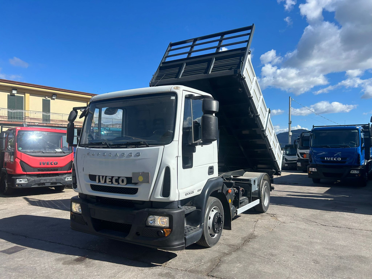 IVECO EUROCARGO 120E25 - Camion benne: photos 4 IVECO EUROCARGO 120E25 - Camion benne: photos 4