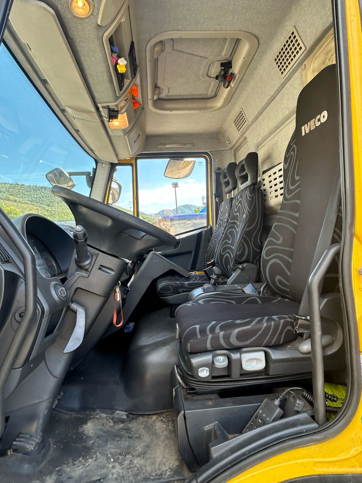 IVECO EUROCARGO 120E28P - Châssis cabine: photos 3 IVECO EUROCARGO 120E28P - Châssis cabine: photos 3