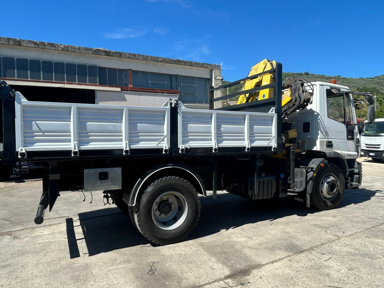 IVECO EUROCARGO 160E28 - Camion grue, Camion benne: photos 4 IVECO EUROCARGO 160E28 - Camion grue, Camion benne: photos 4