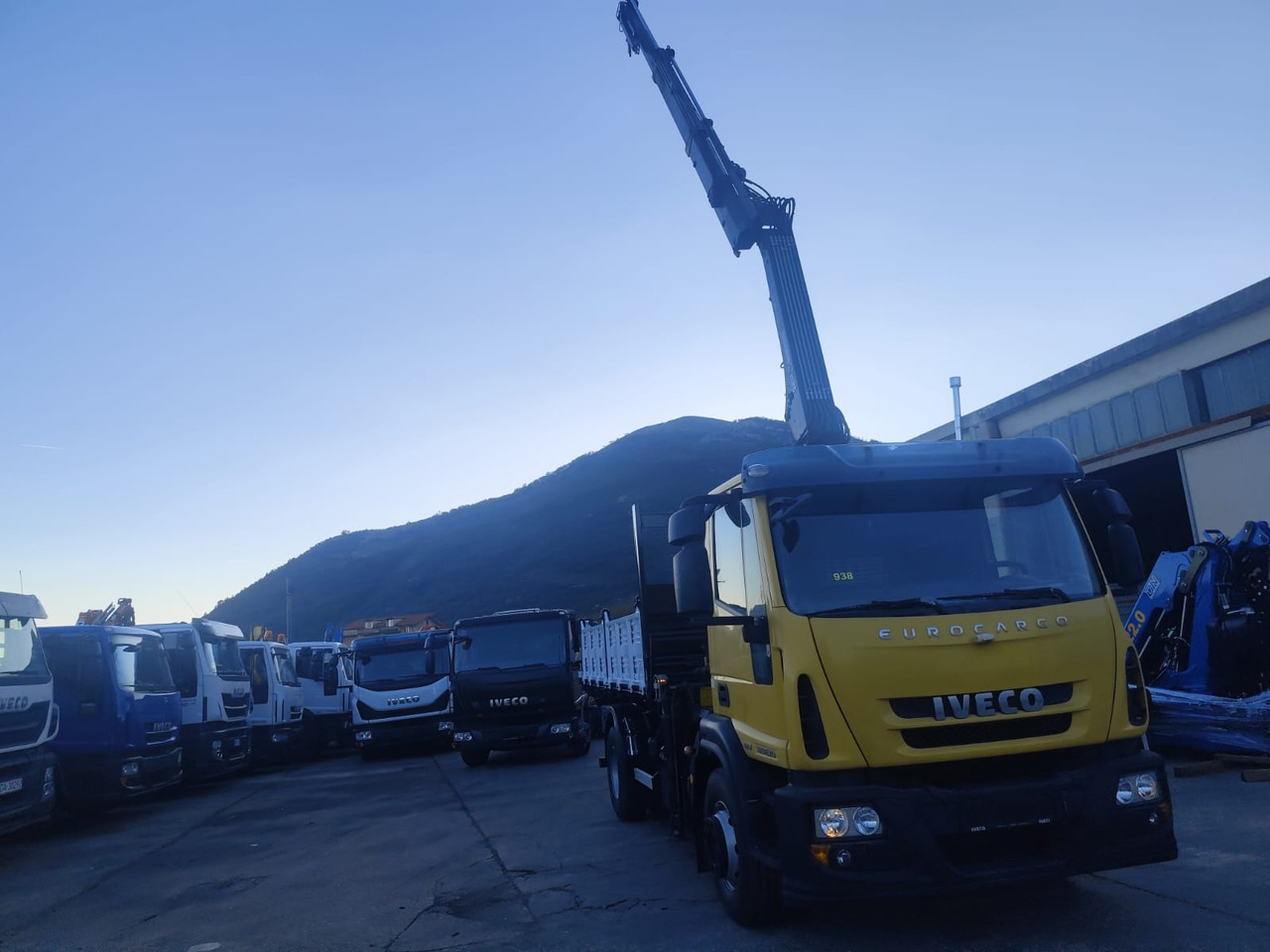 IVECO EUROCARGO 160E30 - Camion grue: photos 3 IVECO EUROCARGO 160E30 - Camion grue: photos 3